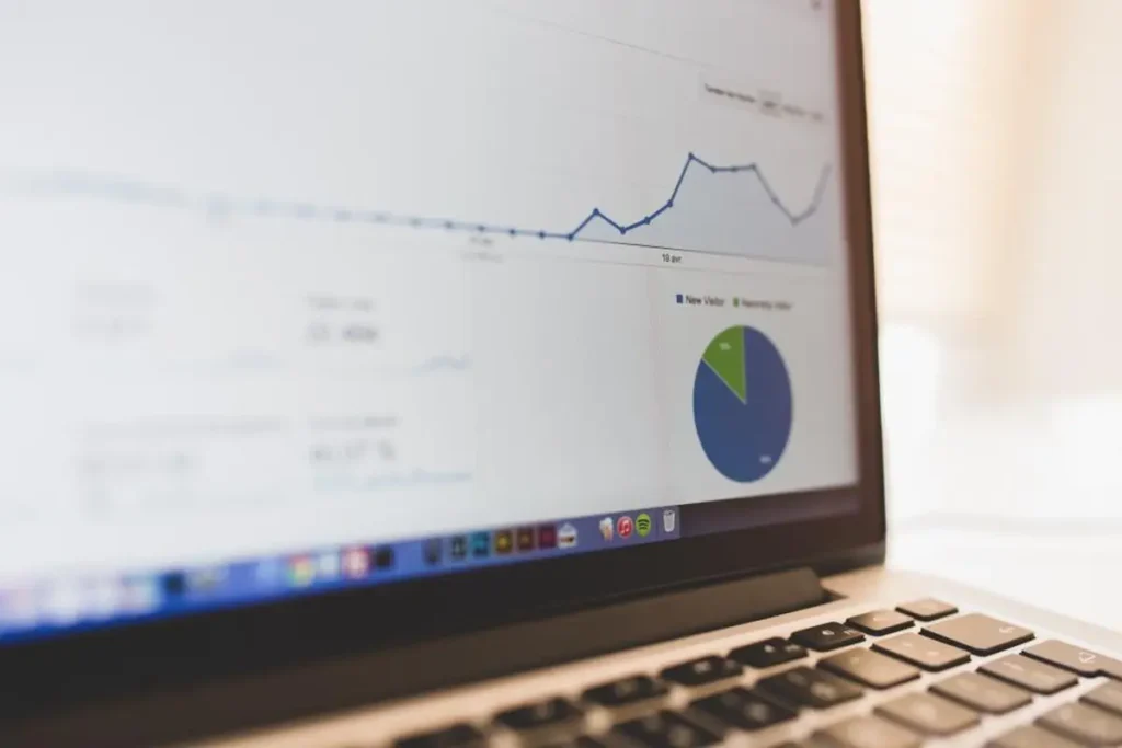 Tableau de bord de statistiques d'un site sur une tablette